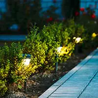 LED Bewegungsmelder integriert in Pollerleuchten.